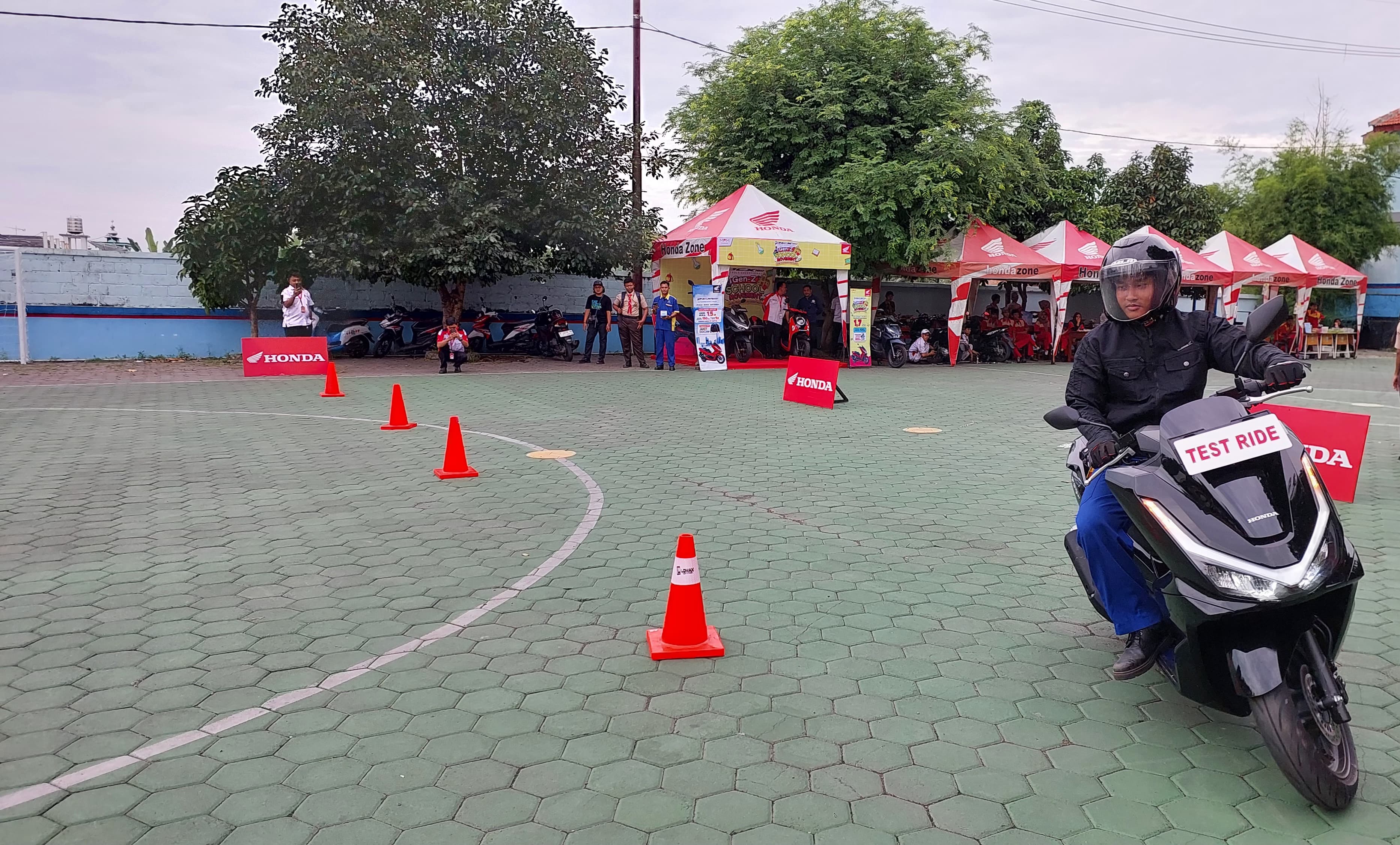 MPM Honda Jatim Ajak Siswa Unjuk Kreativitas di PCX160 Gen-Z School Movement